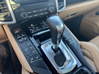 Porsche Cayenne PLATINUM 4X4 3,6i 220 KW DPH - 15