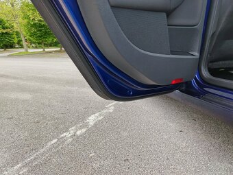 V pěkném stavu Volkswagen Golf 5 bez nutnosti dalších invest - 15