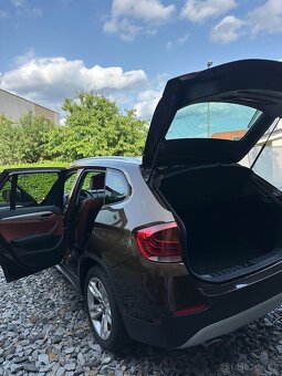 BMW X1 2,0D 130KW N47 Marrakesh brown, červená kůže - 15