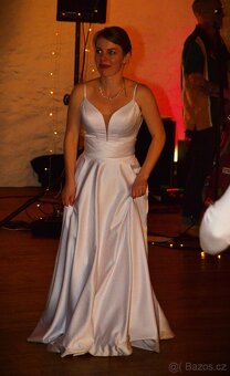 Svatební saténové šaty - 15