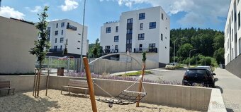 Pronájem bytu 1+KK (36m2) se sklepem, terasou a vyhrazeným k - 15
