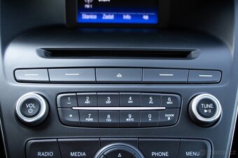 Ford Focus Kombi 1.0 EcoBoost Business X - 15