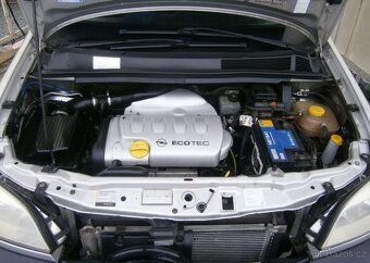 Opel Zafira 1.8i 7 míst,2x kola benzín manuál 92 kw - 15
