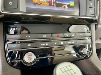 Jaguar F-Pace 20d AWD Prestige Kůže Navi R22 - 15