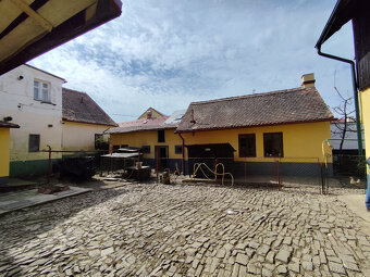 prodej 1/2 Domu + velká zahrada a garáž  k tomu. - 15