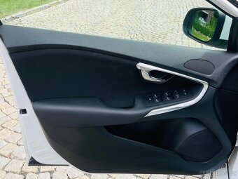 Volvo V40 2.0 D3 5VÁLEC AUTOMAT LED Bi XEN VÝHŘEV SERVISKA - 15