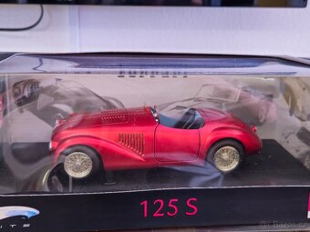 Modely Ferrari 1:18 HotWheels ELITE - 15