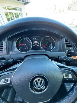 E-GOLF 36kWh, dojezd 266 km, 57tys.km - 15