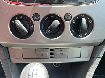 Ford Focus 1.6i 74kW sada kol, výhřev skla - 15