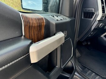 Ford F-150 5,0i V8 FX-4 Lariat 10AT DPH Odpočet - 15