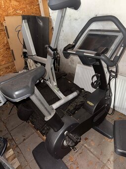 Výprodej z fitness centra profesionální stroje a zařízení - 15