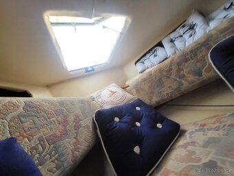 Kajutová motorová loď Draco 25 Twin Cab, zánovní vlek 3500Kg - 15