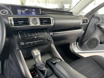 Lexus IS 300h Aut,1.majitel,Park.kamera - 15