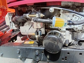 Prodám zahradní traktor Husqvarna 17.5Hp Hydro - 15
