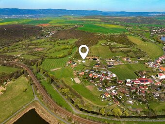 Prodej stavební parcely se základovou deskou a lesem ve Rty - 15