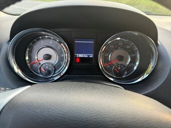 Chrysler Town Country 3,6 Penta DVD 2011 - 15