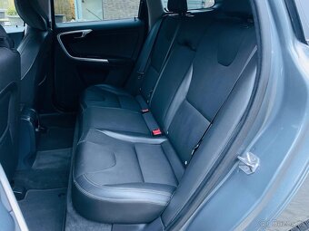 Volvo XC60 2.4D 5V 4x4 AUT FACELIFT VYHŘEV SERVISKA - 15