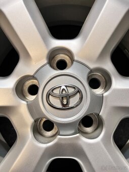 Toyota RAV4 3.generace originál alu disky - ET45 - 15