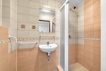 Rodinný dům s garáží a penzionem, Dolní Dvůr, Krkonoše, okre - 15