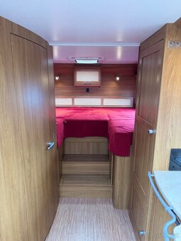 Knaus Royale 580 ~ Extra velká postel - 15