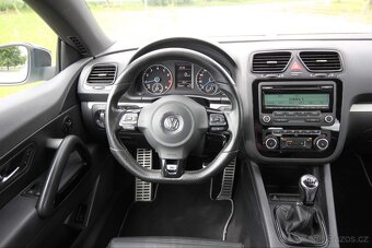 SCIROCCO R, 2.0TSI-195kw,6st.Manuál,Bi-Xen,R19,Kůže,PDC,2010 - 15