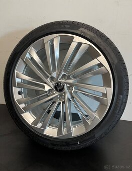 Superb R19 Originální letní sada z nového vozu - 15
