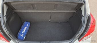 Hyundai i20 1.2 Family Space koupeno v ČR 1 majitel Cebia - 15