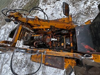 nakladač UNC 060 - 15