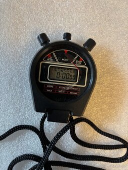 Hodinky. 4. X +  stopky - 15