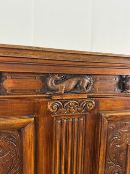 Starožitná vyřezávaná skříň (135030) - 15