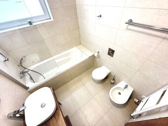 Prodej luxusního mezonetového bytu 4+kk, 99 m² + sklep, Koru - 15