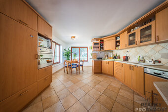 Prodej rodinného domu 315 m2, pozemek 834 m2, Perunská Hodon - 15