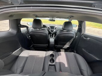 Hyundai Veloster - 15