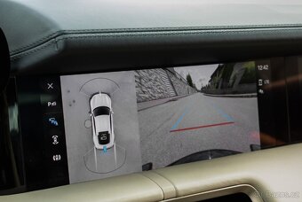 Porsche Taycan TURBO - 15