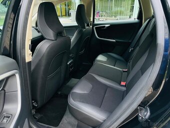 Volvo XC60 2.4D 5VÁLEC 4x4 AUTOMAT NAVIGACE SENZORY - 15