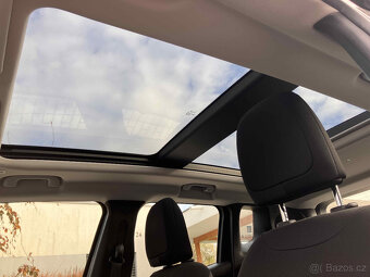 Jeep Renegade Panoramaticka strecha Limited - 15