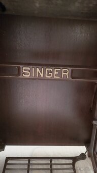 Singer 15K – funkční šlapací šicí stroj se stolkem - 15