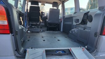 Auto pre vozičkárov s rampou s ručným ovládaním - 15
