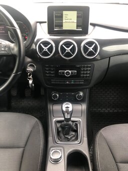 Mercedes Benz B180 2014 - 15