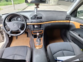 Mercedes Benz E320 - 15