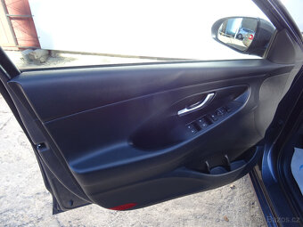 Hyundai i30 1.4i,73kW,1majČR,S.kniha,klima,ESP,HSA - 15
