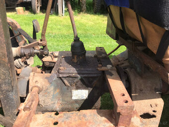 Vesnický traktor - 15