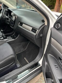 Mitsubishi Outlander 4x4, 09/2015, bílá, nafta, 7 místné - 15