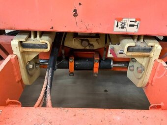 Terénní nůžková plošina JLG 3394 RT - 15