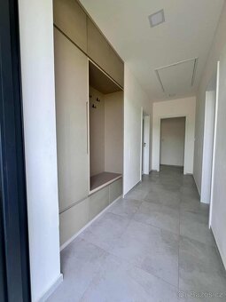 Novostavba 4+kk v přírodě, pozemek 1700m2 - 15