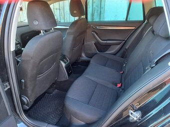 Škoda Octavia Com 2.0 TDi Scout - 15