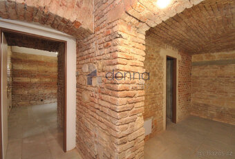 Obchodní prostor, 105m2, -1. podlaží, samostatný vchod, ul.  - 15