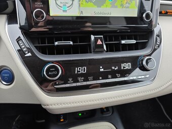 Toyota Corolla sedan Executive VIP+ ZÁRUKA HYBRID - 15