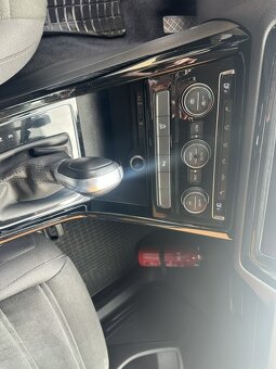VW Touran 2.0 TDi 110kW 7míst serviska - 15