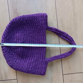 NOVÁ: Kabelka Tote Bag, crossbody, na rameno. Fialová nošená - 15